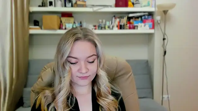 Kara Smith  online show from November 2025 11:10:02 PM