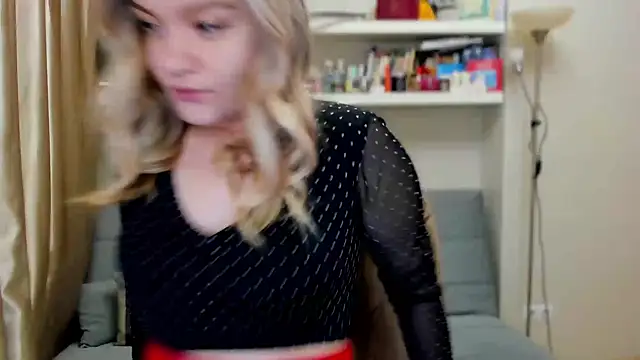 Kara Smith  online show from November 2025 09:53:01 PM