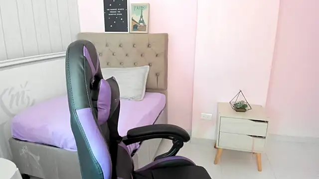 Tania Duque online show from October 2025 01:53:02 PM