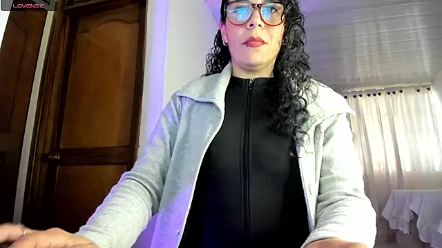 mia velvet1 online show from April 2026 12:30:01 PM