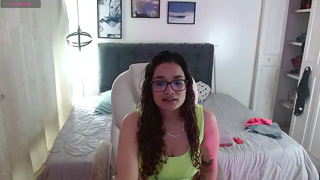 Rose Thompson1 online show from November 2025 01:48:01 PM