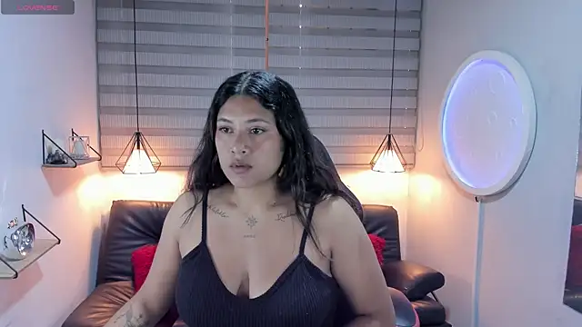 Snapshot of ISIS_VALCHOS chatting on September 2025 01:05:01 PM ISIS VALCHOS online show from September 2025 01:05:01 PM