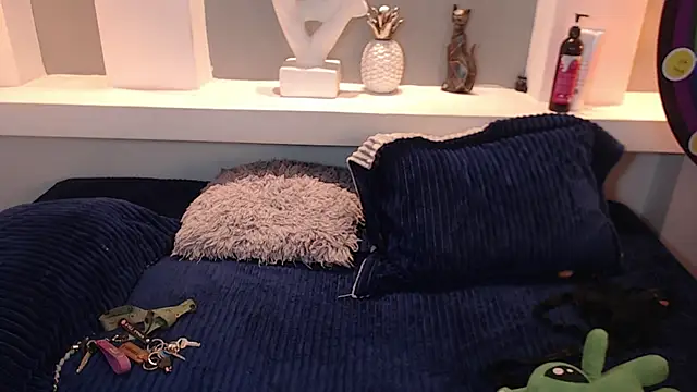 milu w4llace online show from October 2025 11:38:02 PM