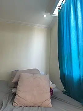 Ivelleee  online show from October 2025 02:40:01 PM