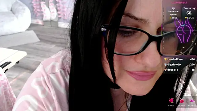 Snapshot of BellaStar84 chatting on April 2026 05:30:01 PM BellaStar84 online show from April 2026 05:30:01 PM