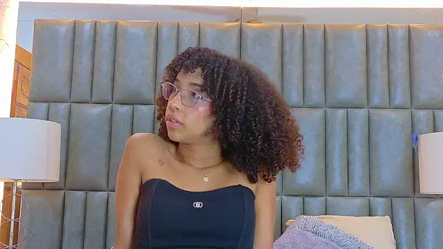 CamilaJohnston online show from April 2026 08:31:01 PM