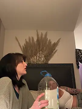 2brokegirlz online show from March 2025 06:00:02 AM