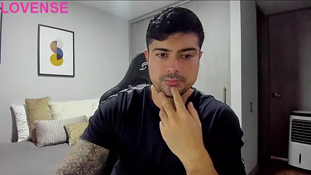 Snapshot of Dante_Storm chatting on October 2025 09:04:02 PM Dante Storm online show from October 2025 09:04:02 PM