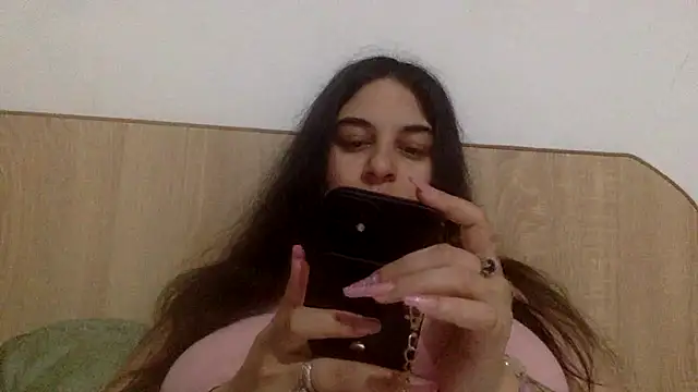 Snapshot of Veramaia chatting on May 2026 10:12:02 AM Veramaia online show from May 2026 10:12:02 AM