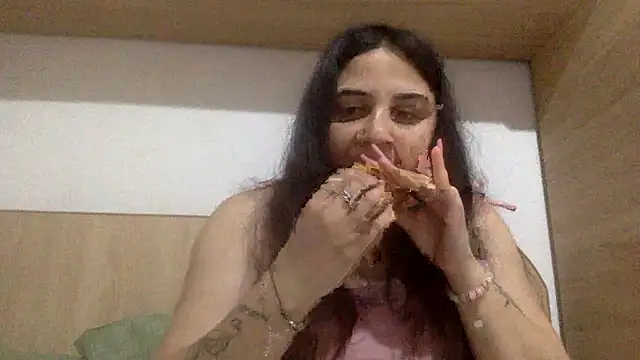 Snapshot of Veramaia chatting on May 2026 10:36:01 AM Veramaia online show from May 2026 10:36:01 AM