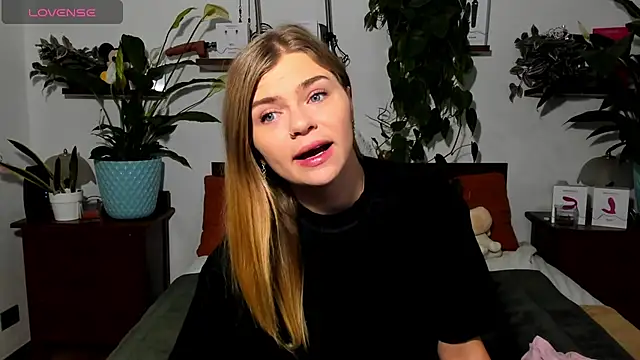 HaleyReedme online show from November 2025 08:15:01 AM