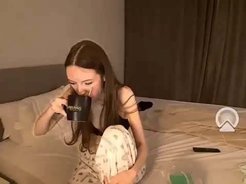 Aliniasky online show from September 2025 08:24:01 PM