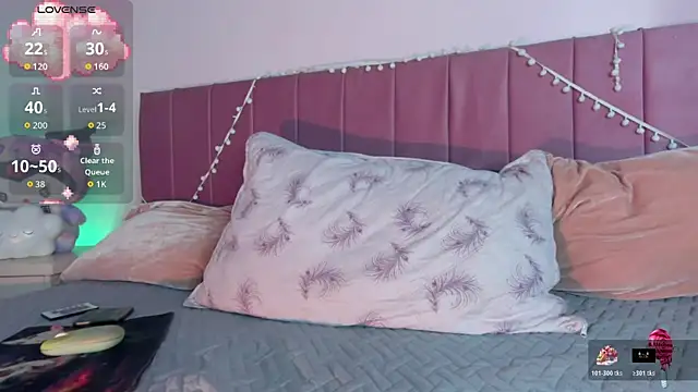 kitty-kryss online show from December 2025 04:27:01 PM