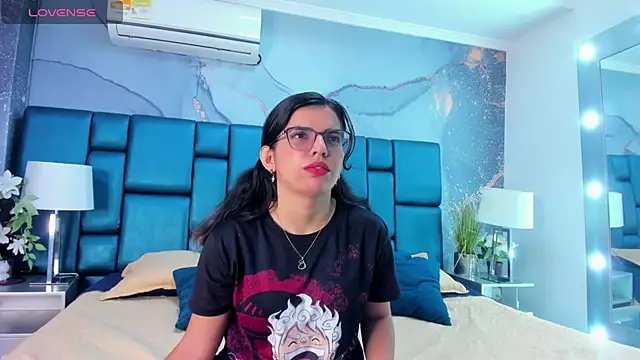 Snapshot of JulietSofia chatting on March 2025 02:58:01 PM JulietSofia online show from March 2025 02:58:01 PM