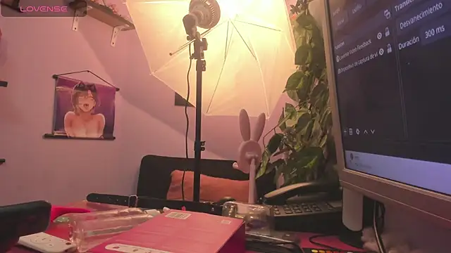 Snapshot of Tracy_KS chatting on November 2025 04:58:02 AM Tracy KS online show from November 2025 04:58:02 AM