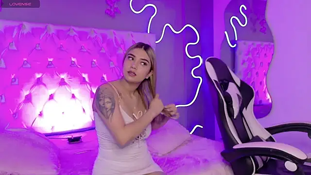 Snapshot of natasha__black chatting on October 2025 07:43:01 PM natasha black online show from October 2025 07:43:01 PM