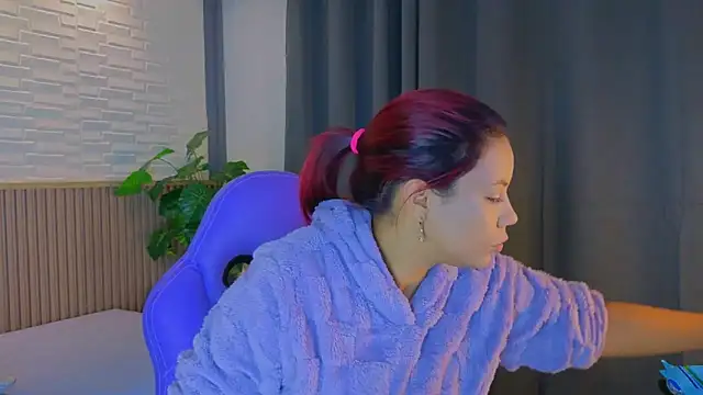 TiffanyWalk online show from October 2025 11:28:02 AM