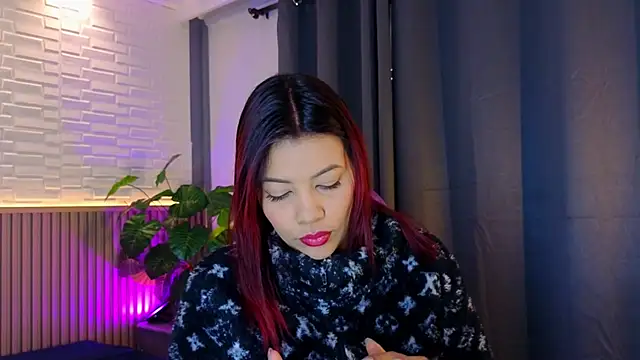 TiffanyWalk online show from November 2025 10:52:02 AM