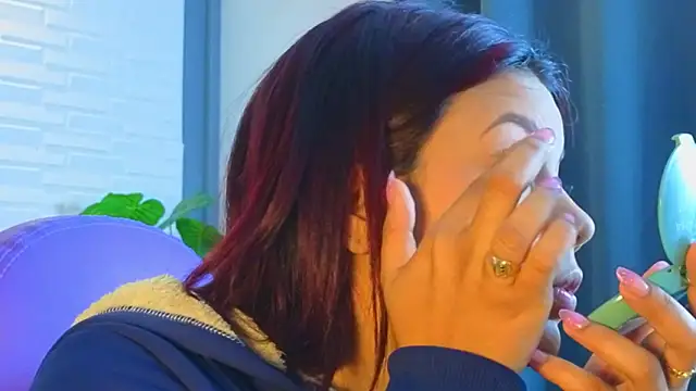 TiffanyWalk online show from March 2026 12:30:02 PM