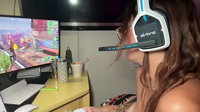 SpaceCowWhore online show from September 2025 01:11:01 AM