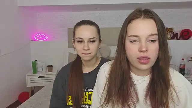 Cute kitty- online show from September 2025 09:36:02 PM