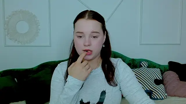 Cute kitty- online show from October 2025 08:10:01 PM