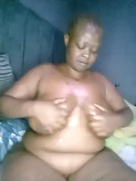 Snapshot of HerPleasure2025 chatting on November 2025 06:12:02 AM HerPleasure2025 online show from November 2025 06:12:02 AM