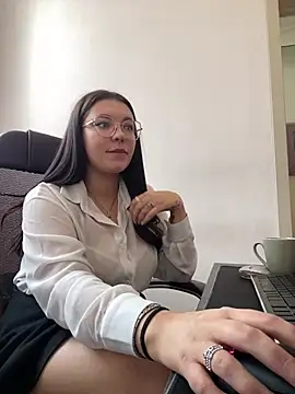 Karen Holmss online show from March 2025 01:40:02 PM