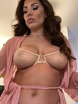 Snapshot of CelineReys chatting on October 2025 05:32:01 PM CelineReys online show from October 2025 05:32:01 PM