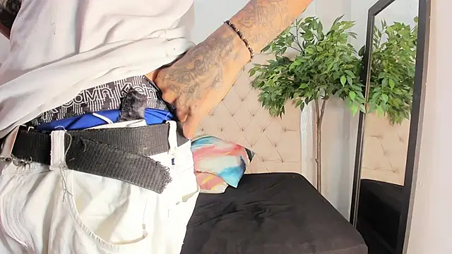 Mia Collivens online show from September 2025 11:00:02 AM