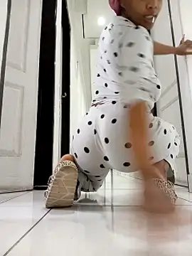 Hotytoty26 online show from November 2025 05:30:02 AM