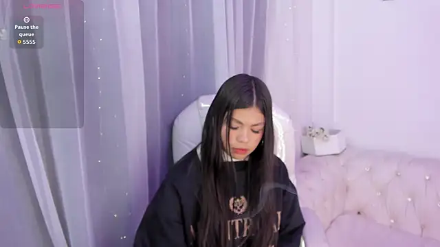 Pretty Johnson  online show from November 2025 12:11:02 PM