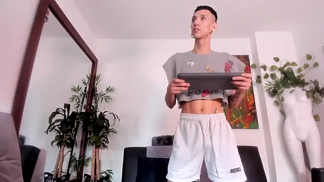 Giotrashy online show from March 2025 08:08:02 PM