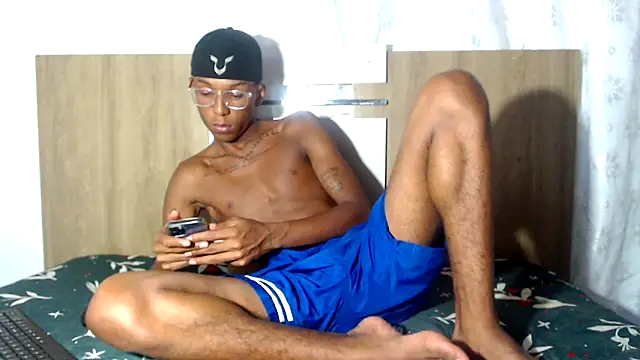 Snapshot of DavidLondo chatting on June 2026 07:06:02 AM DavidLondo online show from June 2026 07:06:02 AM