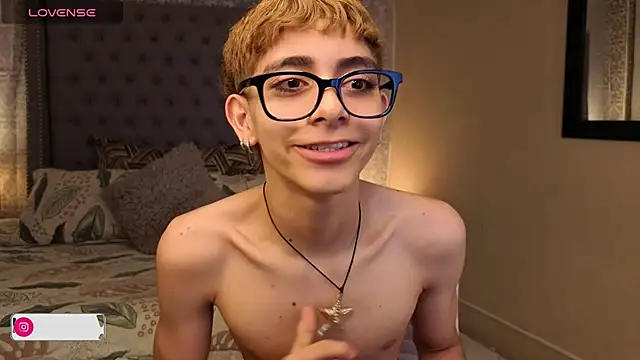 Snapshot of Matty_Sparkk chatting on October 2025 12:55:02 PM Matty Sparkk online show from October 2025 12:55:02 PM