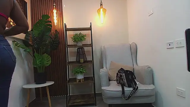 Snapshot of Coral_Lise chatting on September 2025 11:02:01 AM Coral Lise online show from September 2025 11:02:01 AM