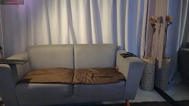 YuliethPetite online show from March 2026 12:00:01 PM