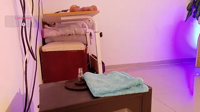 YuliethPetite online show from July 2026 11:24:02 AM