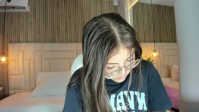 DulceVela  online show from September 2025 10:43:01 PM