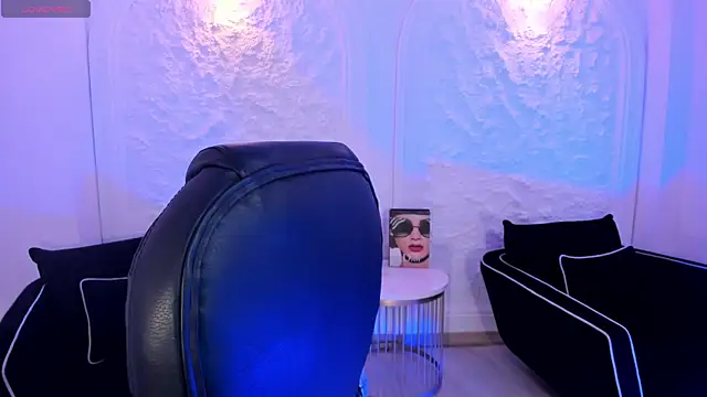 Snapshot of CandaseRussell chatting on October 2025 11:57:02 PM CandaseRussell online show from October 2025 11:57:02 PM