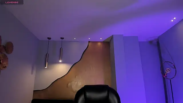 MaiaCollins online show from November 2025 05:46:01 PM