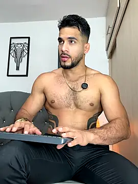 Maximiliano ford online show from November 2025 10:36:02 AM