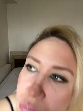 Nikusia online show from April 2026 09:52:01 AM