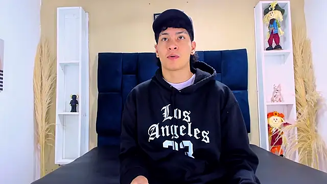 Jhojan twink online show from October 2025 12:01:02 PM