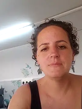 emiliemilf online show from February 2026 11:28:02 PM