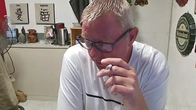 Snapshot of JamesBauer chatting on April 2026 04:30:01 AM JamesBauer online show from April 2026 04:30:01 AM