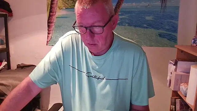 Snapshot of JamesBauer chatting on May 2026 04:30:02 AM JamesBauer online show from May 2026 04:30:02 AM