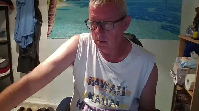 Snapshot of JamesBauer chatting on June 2026 04:41:02 AM JamesBauer online show from June 2026 04:41:02 AM