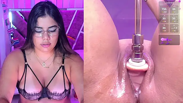 Snapshot of IsaCutie chatting on June 2026 09:24:01 PM IsaCutie online show from June 2026 09:24:01 PM
