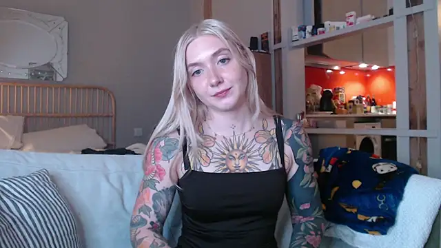 Snapshot of tattoobbgirl chatting on March 2025 06:09:01 PM tattoobbgirl online show from March 2025 06:09:01 PM